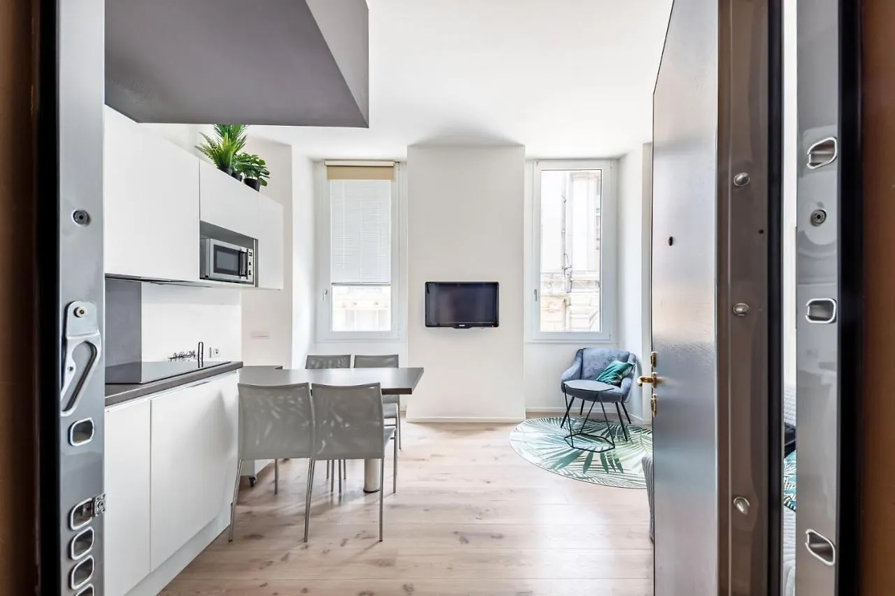 Amazing Flat In Duomo By Easylife contacts